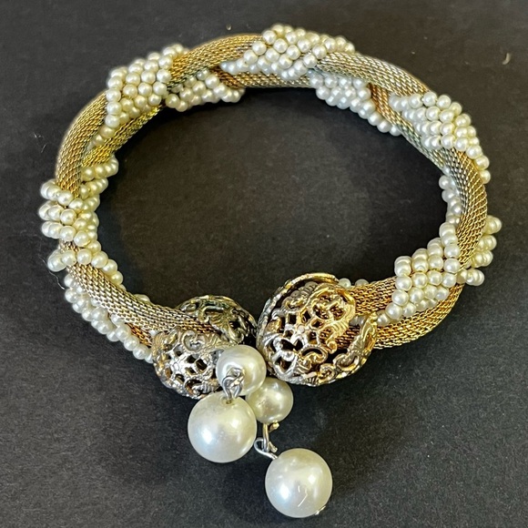 Vintage Memory Wire Wrap Bracelet Gold Tone White Bead Dangle Art Deco Victorian - Picture 1 of 8